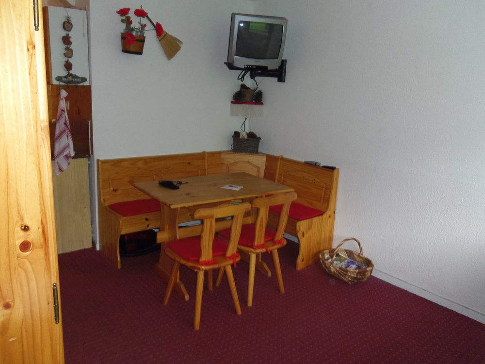 Coin repas en pin massif de type "Flaine" Meubles