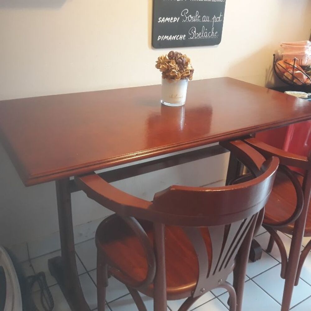 Jolie table style bistrot DE LA MAISON DU MONDE Meubles