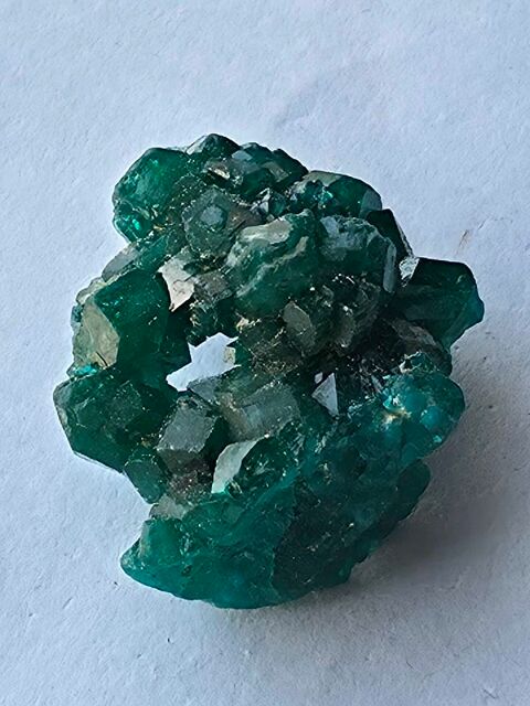Spécimen Dioptase Vert Emeraude Intense-Cristal Brut 45 Bagneux (92)