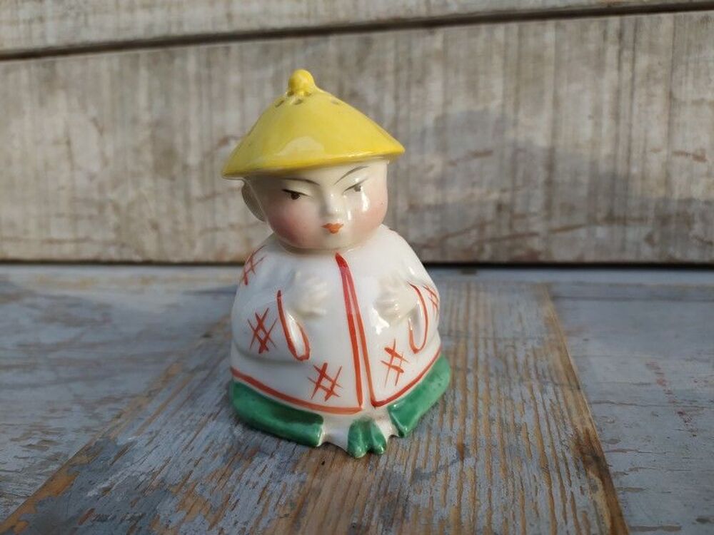 Sali&egrave;re Personnage Chinois Porcelaine Allemande ca1930 