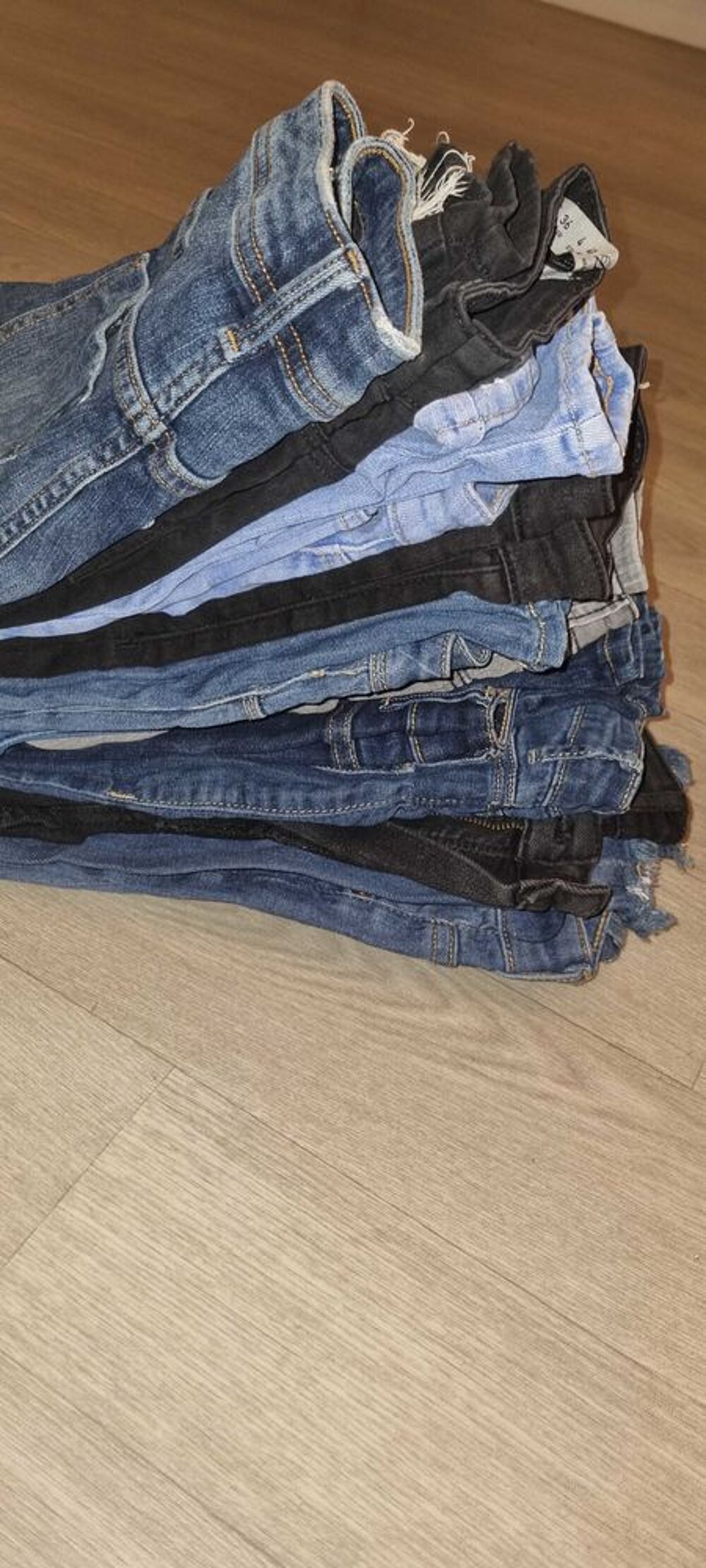 Lot de 12 Jeans Zara et autres Vêtements