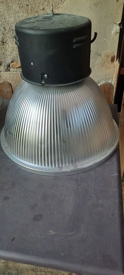 LAMPES INDUSTRIELLES 300 Montanay (69)