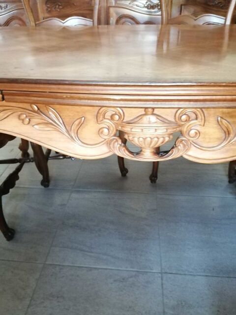 table et 7 chaises Louis XV Provenale 80 Nmes (30)