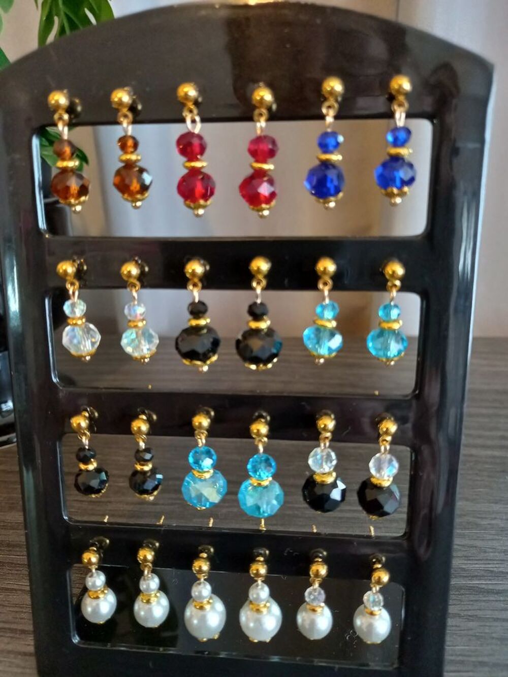 une collection de bijoux fantaisie Bijoux et montres