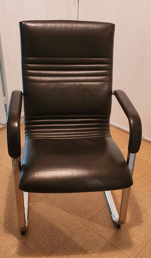 Fauteuil cuire modèle  numéroté Eybens (38)