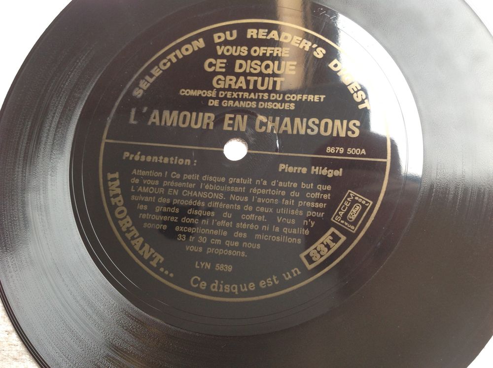 L'AMOUR EN CHANSONS DISQUE SOUPLE Envoi Possible
CD et vinyles