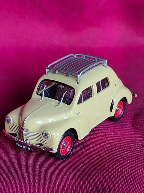 Voiture miniature Renault 4CV beige Avermes (03)