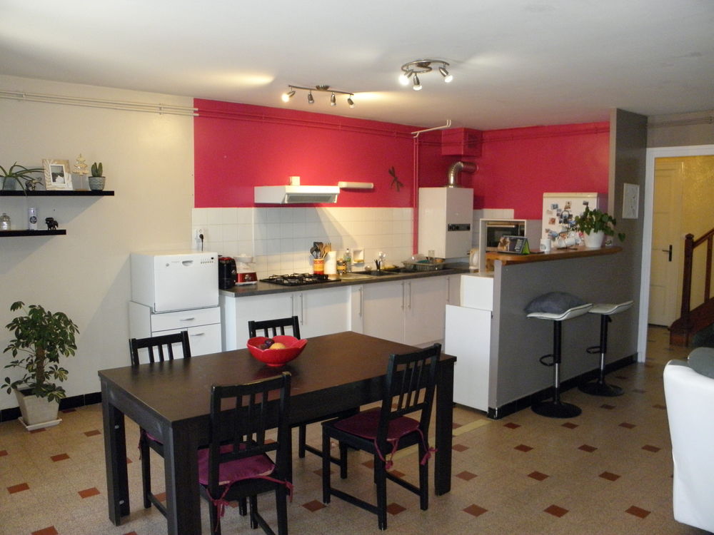 Location Appartement BEL F3 AVEC COUR ET GARAGE 
5 MINUTES LE PUY CENTRE Espaly-saint-marcel