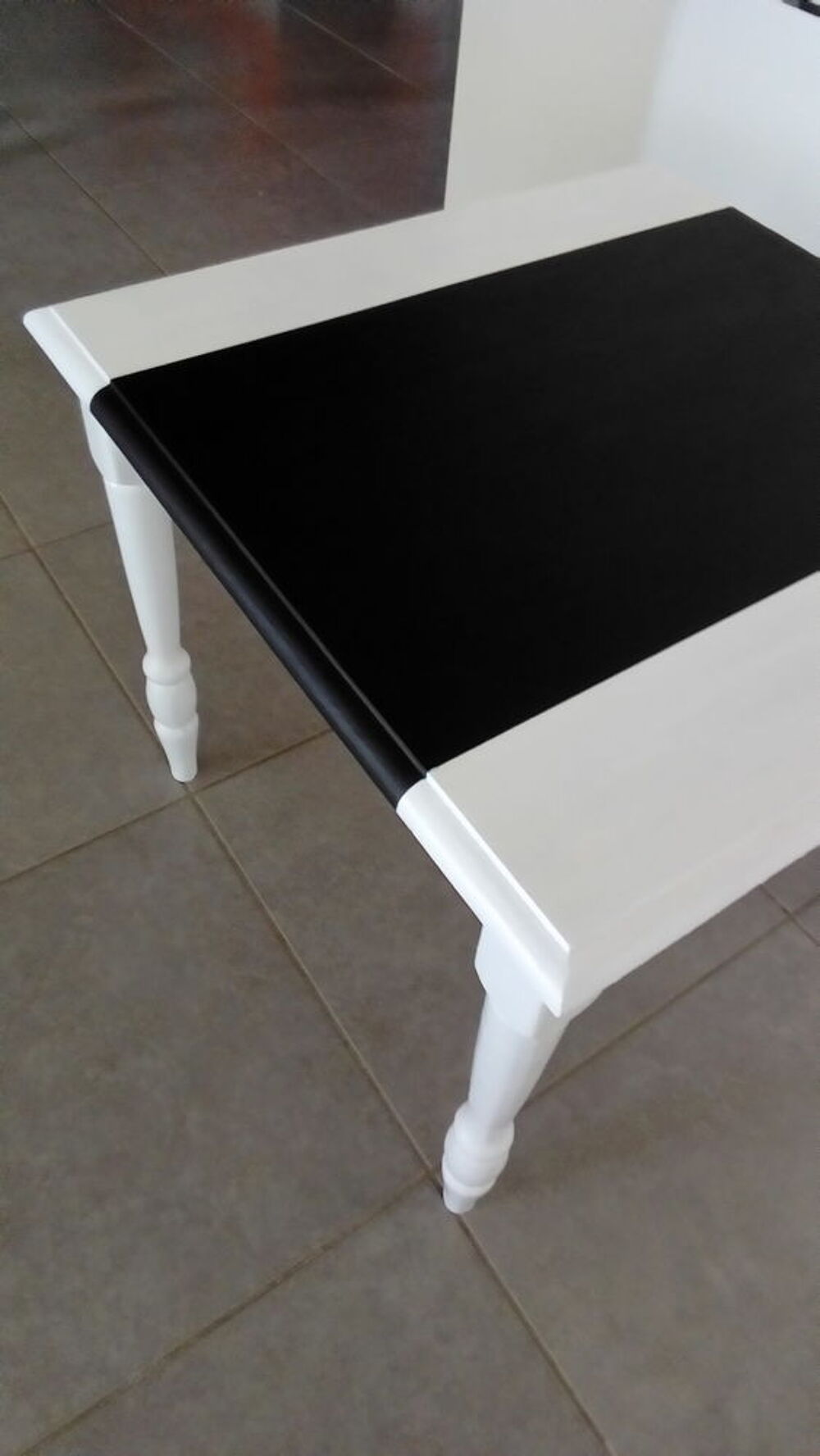 Table blanche et noire de salon Meubles