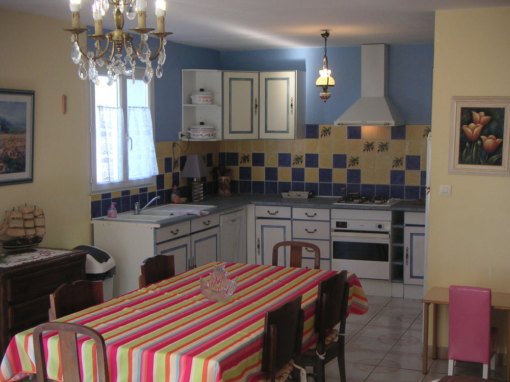   Maison de campagne meublée et équipée sur grand jardin.  Languedoc-Roussillon, Montagnac (34530)