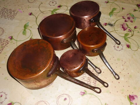  lot de 5 casseroles en cuivre ;manche en laiton ; 150 Lorient (56)