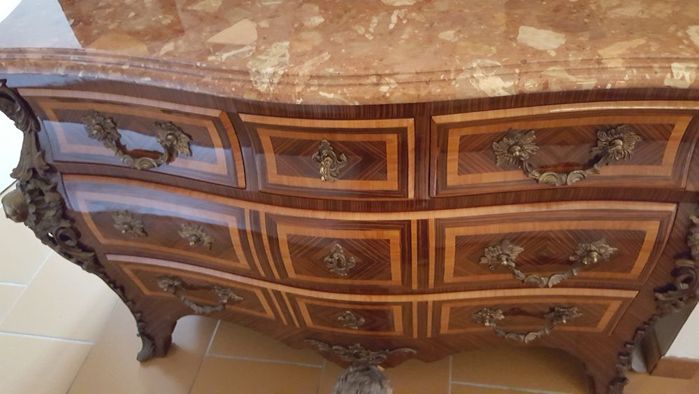 Commode en marqueterie 
Meubles