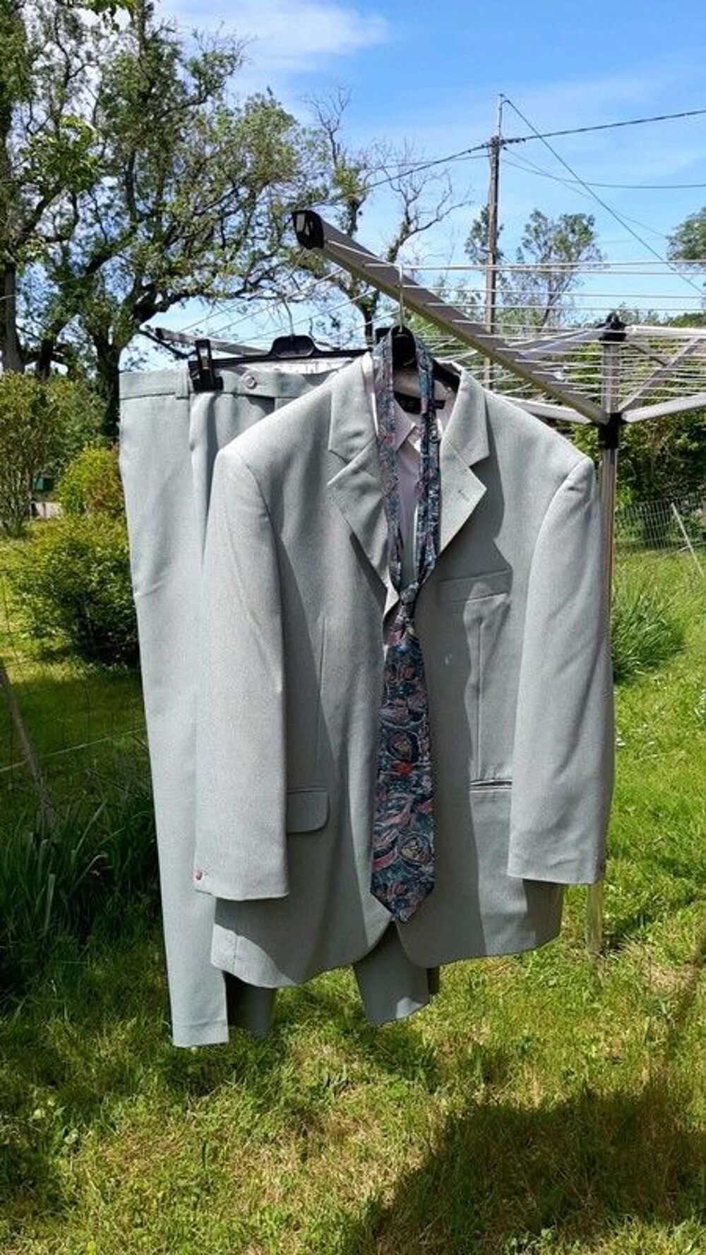 Costume 4 pi&egrave;ces homme taille XL V�tements