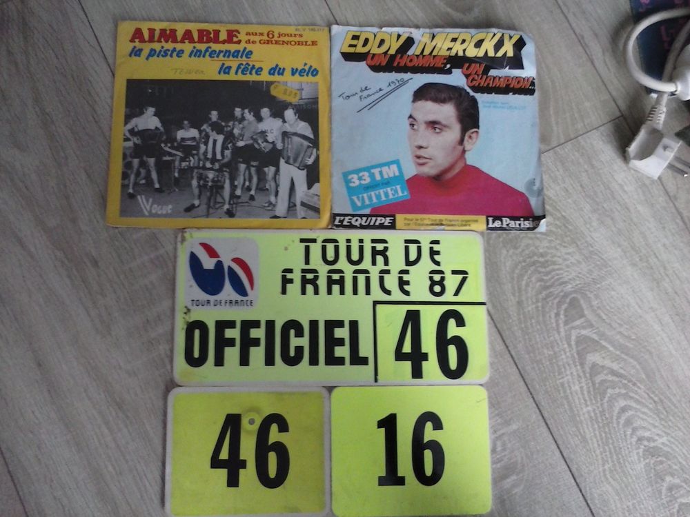 LIVRES / PLAQUES / JOUETS / TOUR DE FRANCE Livres et BD