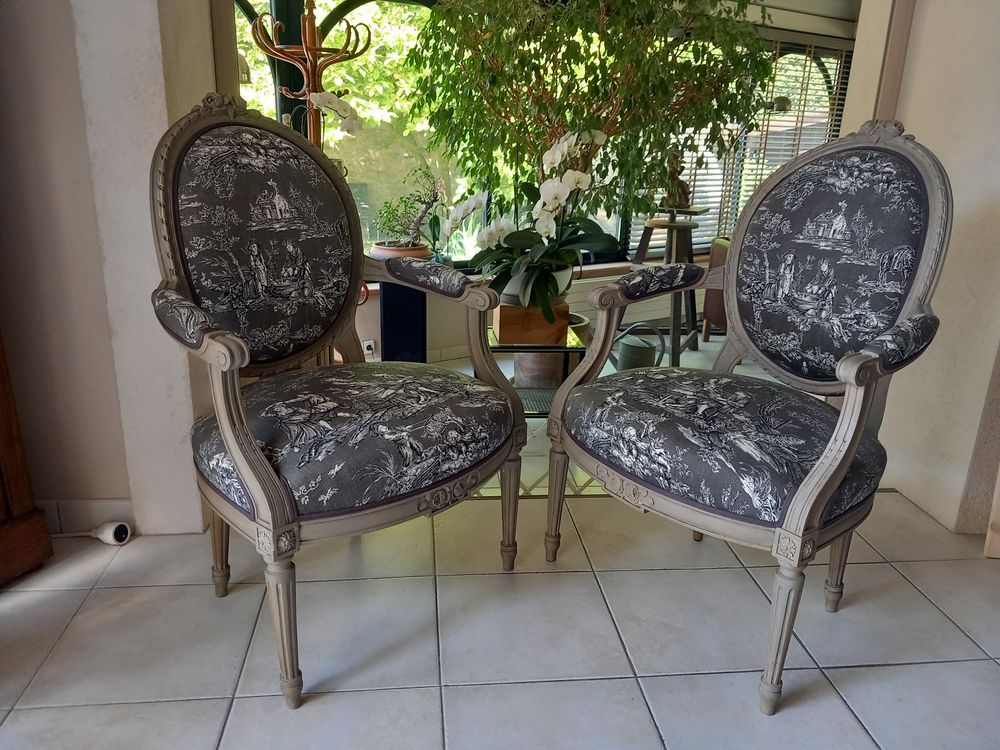 Paire Fauteuils anciens de style Louis XVI Meubles