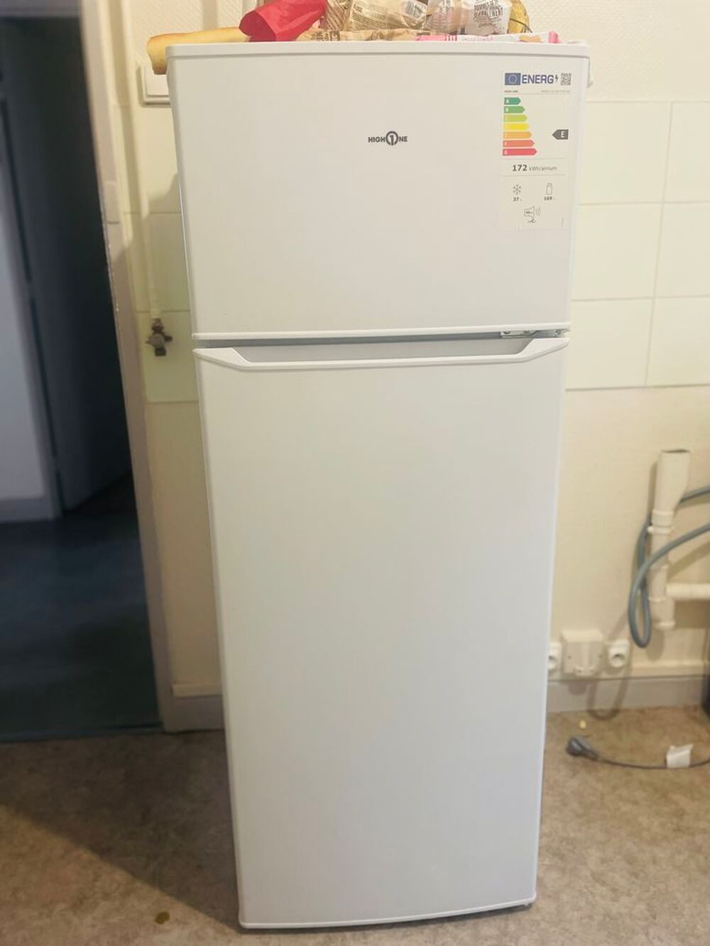 Frigo + Machine &agrave; laver + micro onde + lit Electroménager