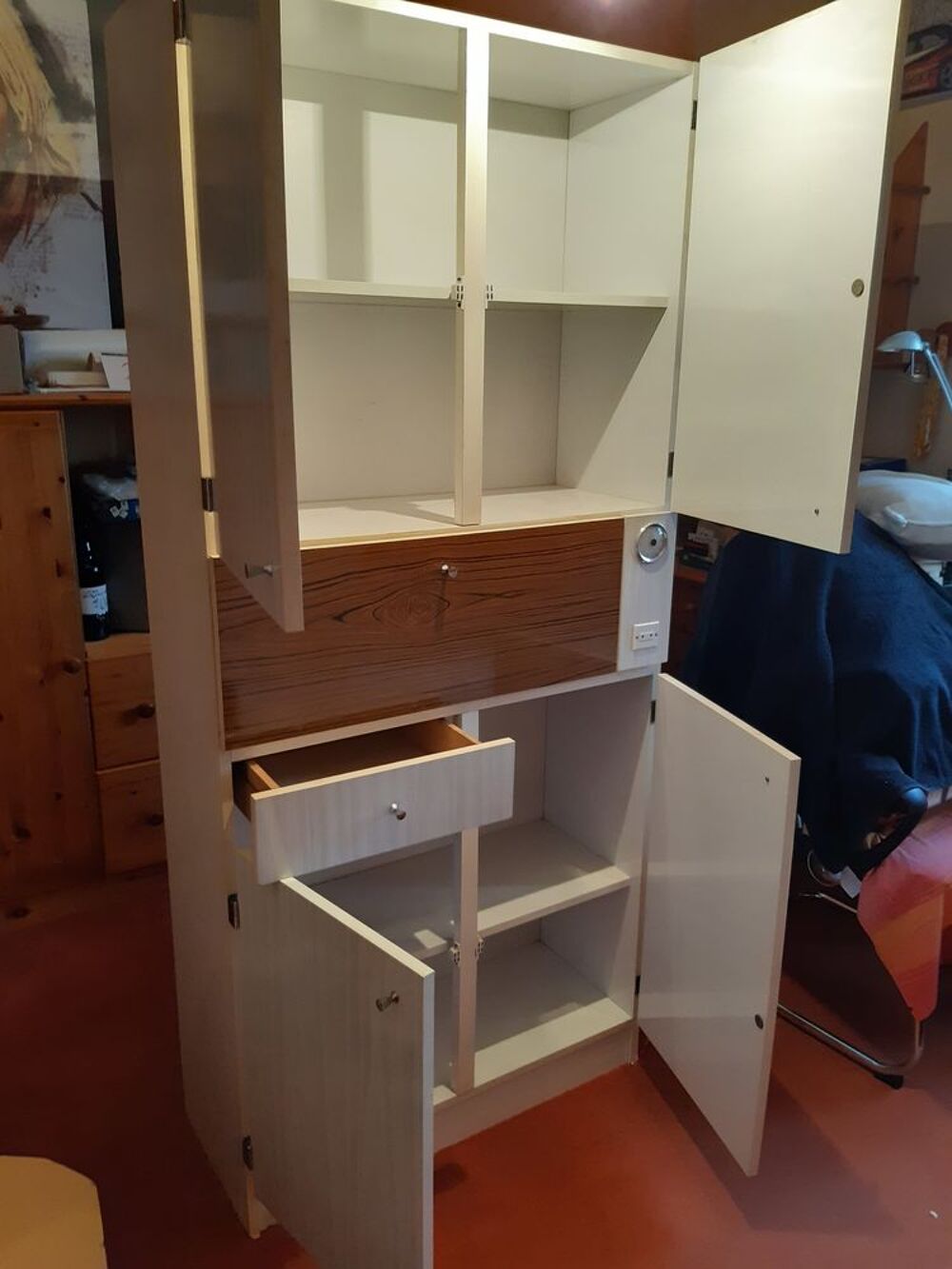 Buffet Formica compact et pratique Meubles