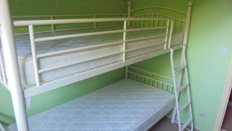 Lits superposs en mtal blanc avec matelas  200 Coupvray (77)