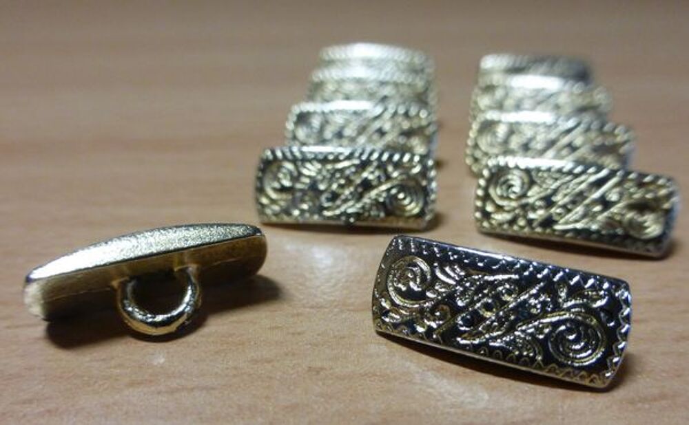 BOUTON DORE &agrave; coudre - neuf Bijoux et montres