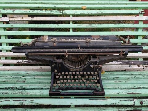 
Ancienne Machine à Écrire Underwood Standard 1 Loches (37)