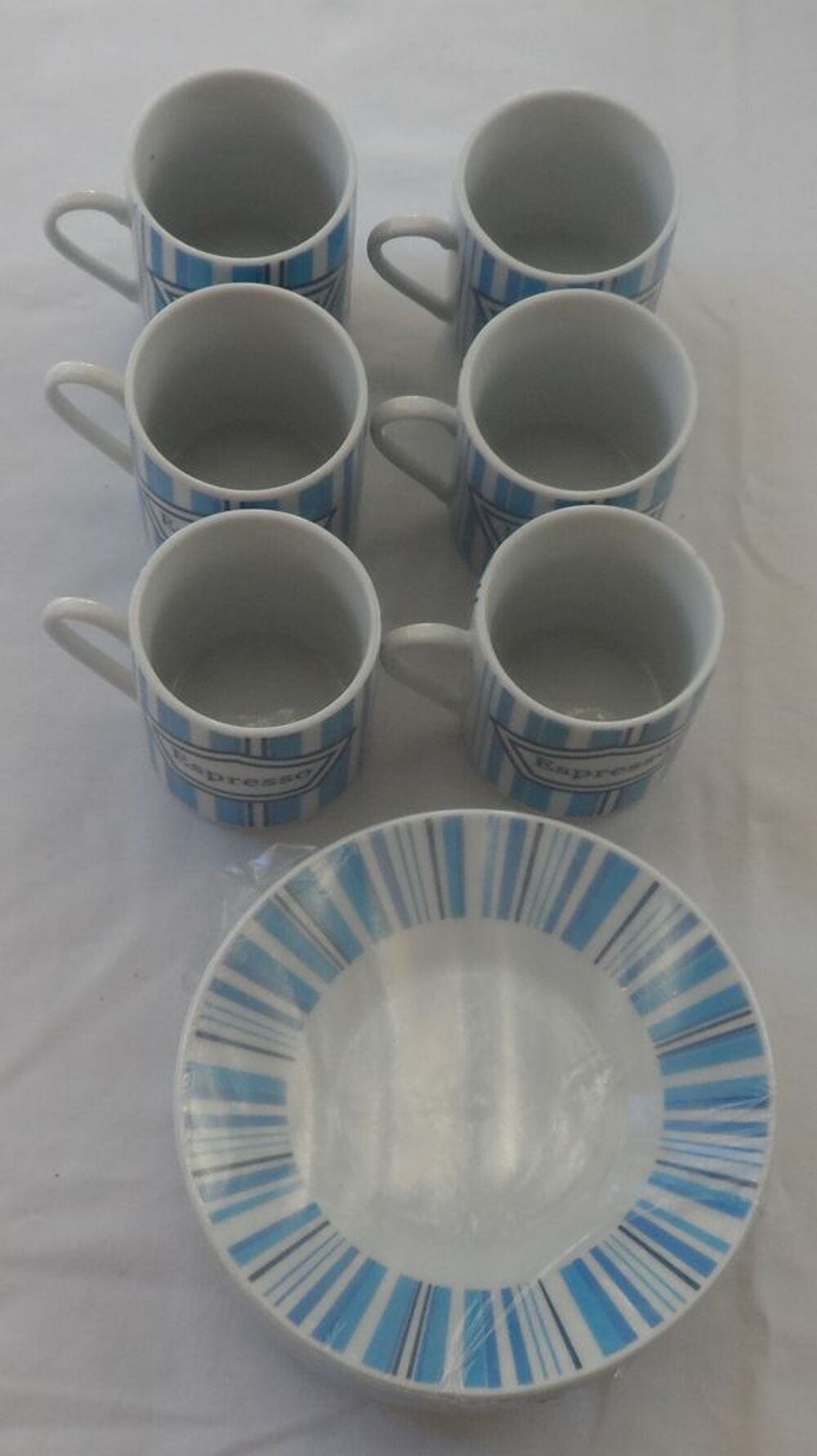 Service &agrave; caf&eacute; comprenant 6 tasses et 6 soutasses + boite
Cuisine