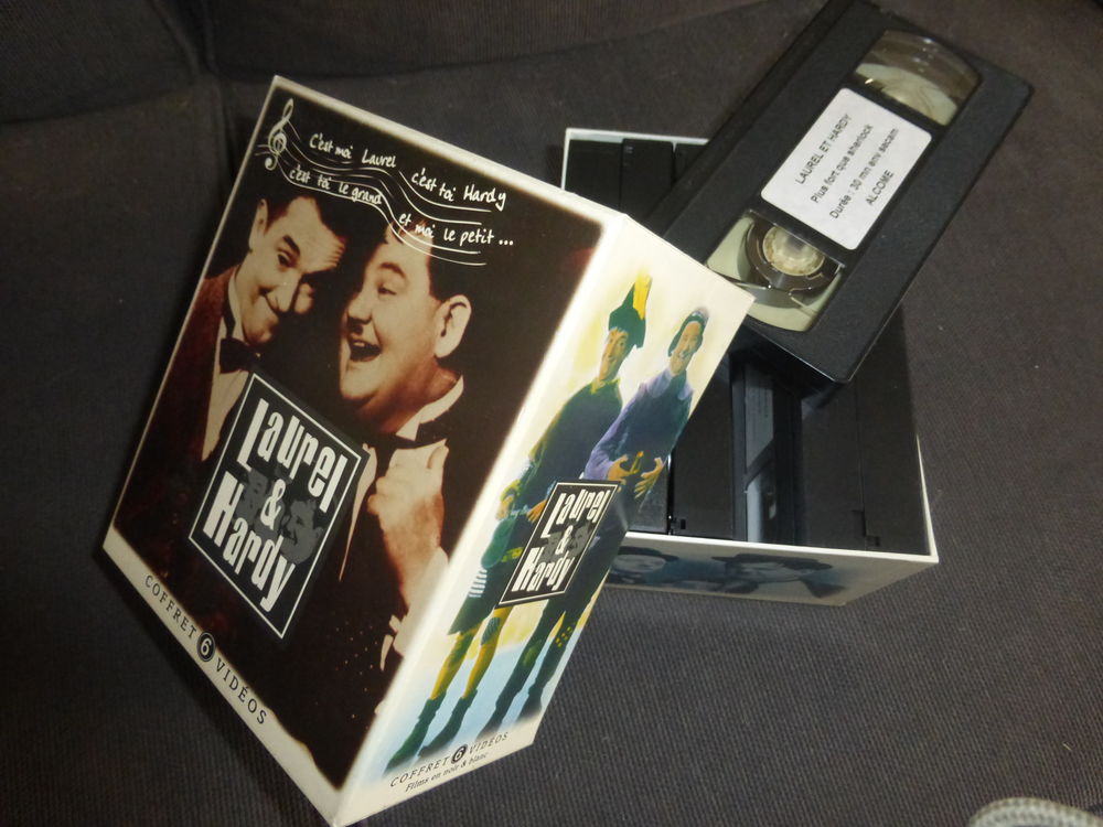  CASSETTES VIDEO LAUREL ET HARDY DVD et blu-ray