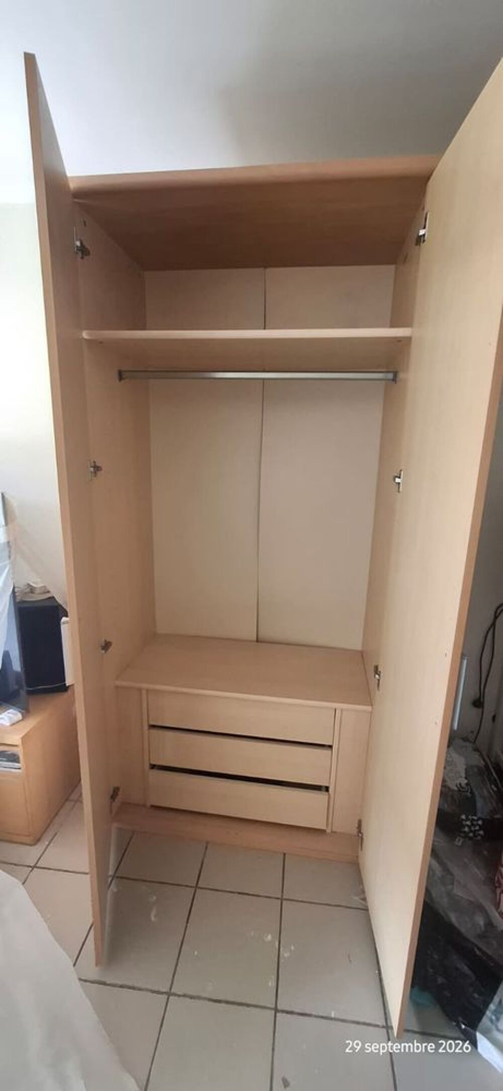 Armoire penderie tr&egrave;s bon &eacute;tat. Meubles