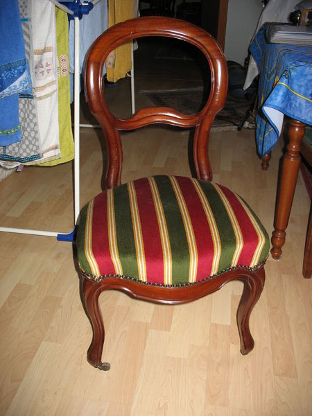  4 chaises style Louis-Philippe
40 euros pi&egrave;ce . Meubles