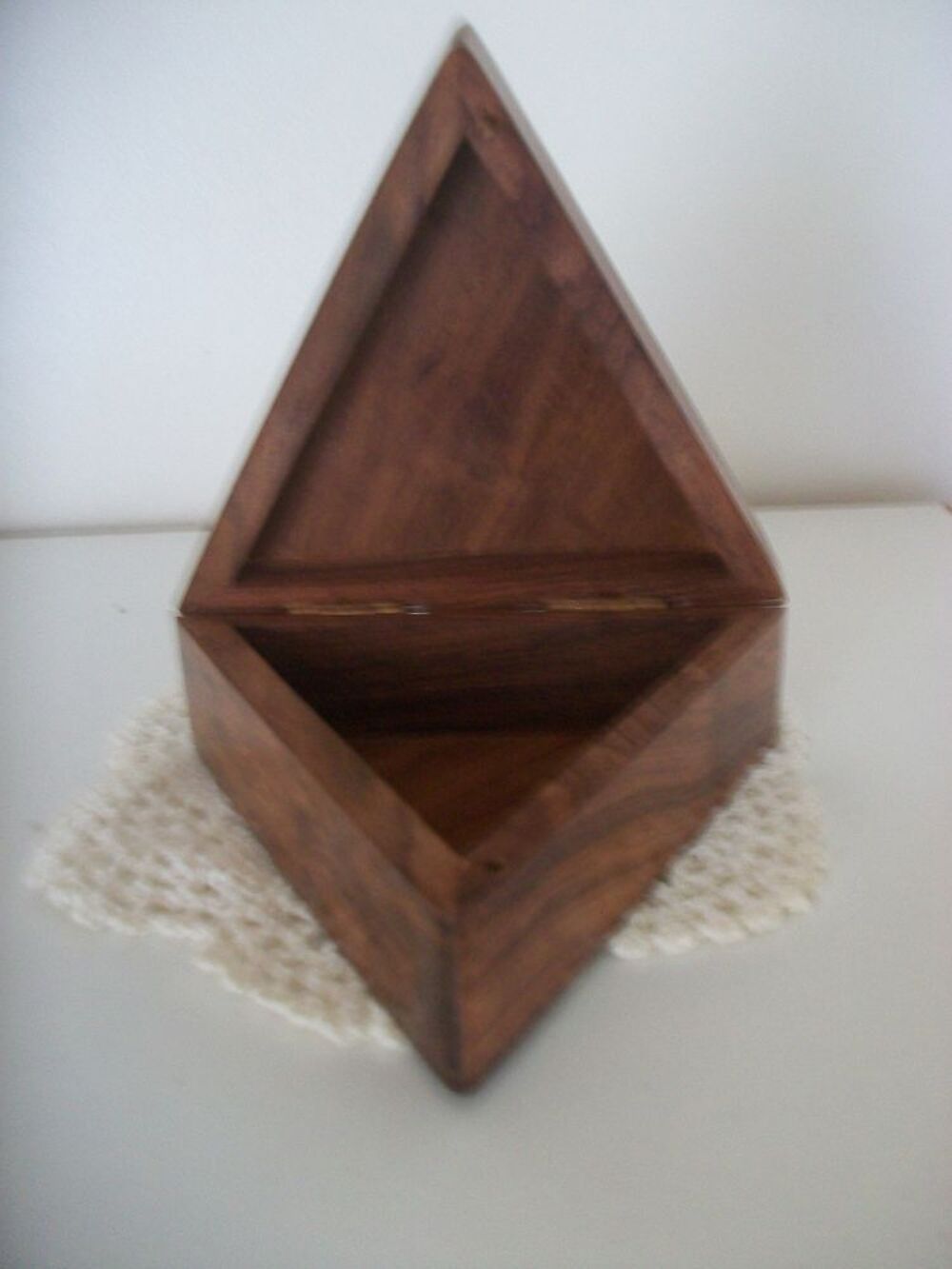 Bo&icirc;te Coffret triangulaire en bois marquet&eacute; artisanal Décoration