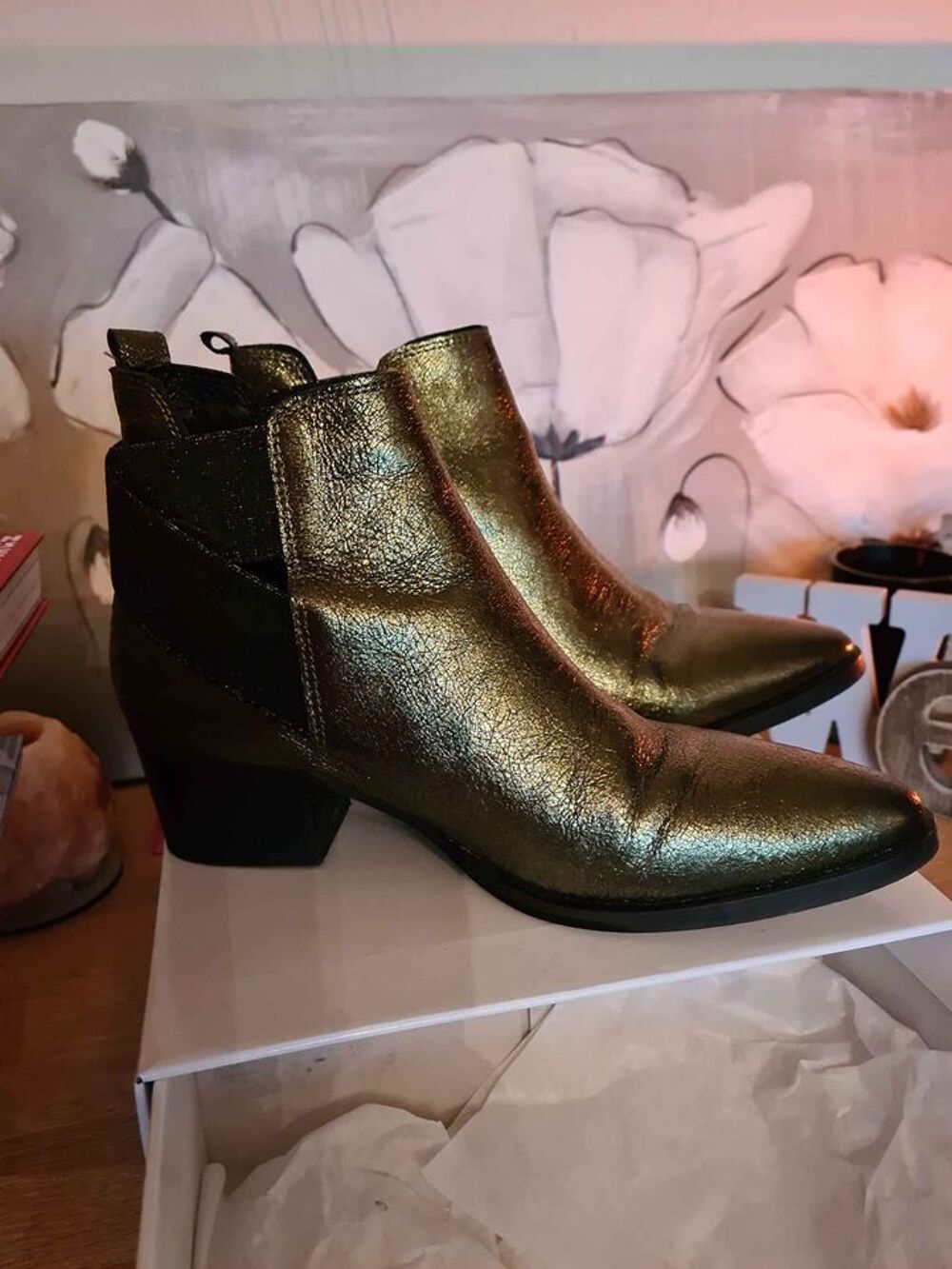 Tr&egrave;s belles bottines cuir. Marque Texto.P39. Couleur vert Chaussures