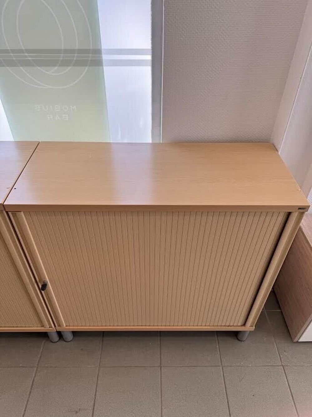 Armoire en bois a volet Meubles