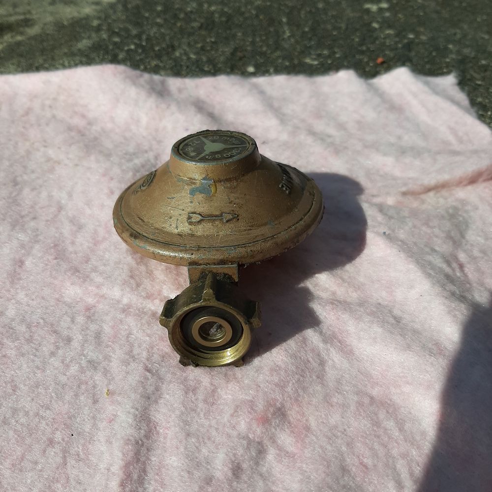 D&eacute;tendeur et Bouteille VIDE gaz Total - 5 € pour l'ensemble Bricolage