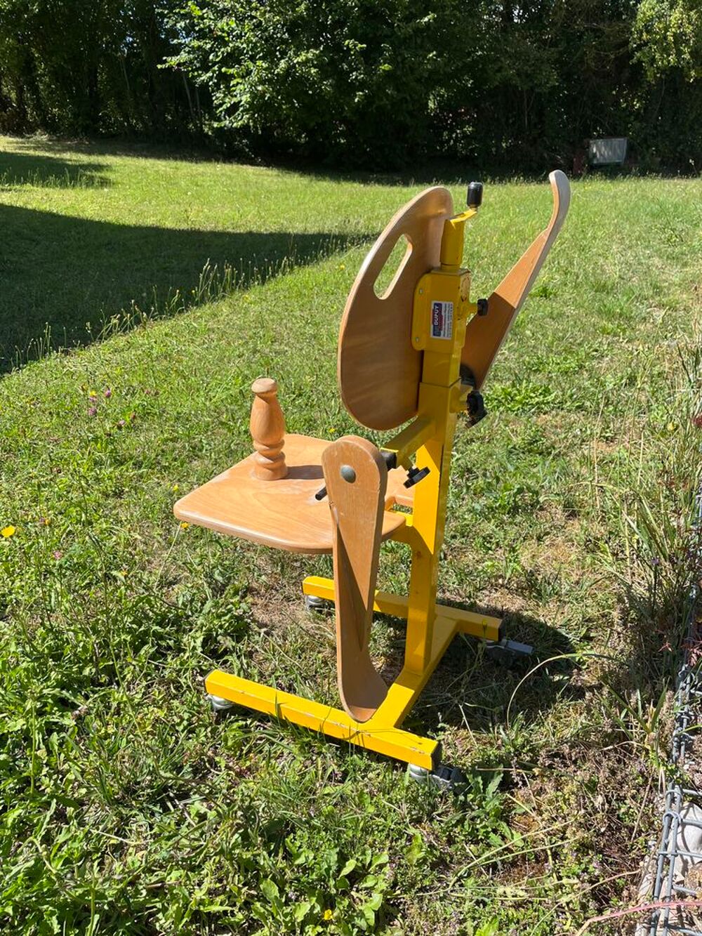 Chaise avec accoudoir r&eacute;glable en hauteur et largeur Mobilier enfants