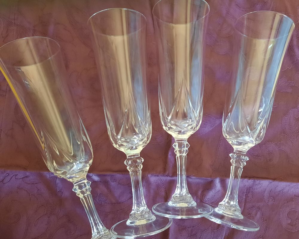 Lot de 4 fl&ucirc;tes Champagne cisel&eacute;es Cristal D'Arques 12€ Electroménager