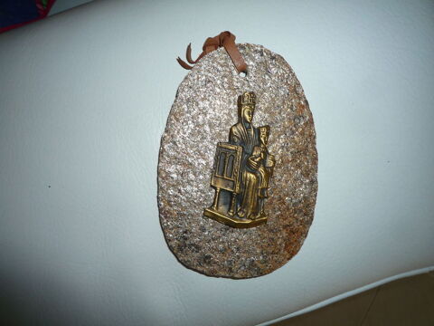 plaque marbre avec sculpture bronze roi/prince 30 Agde (34)