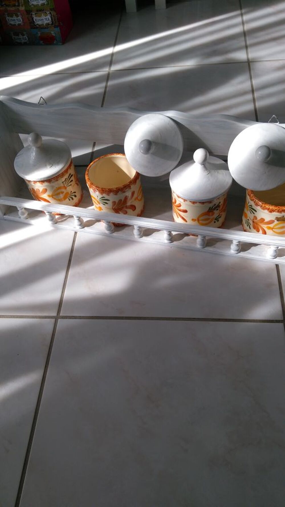 &Eacute;tag&egrave;re &agrave; &eacute;pices avec pots &agrave; &eacute;pices. Meubles