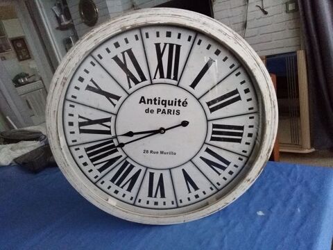 Pendule  en bois qui fonctionne très bien 10 Le Havre (76)