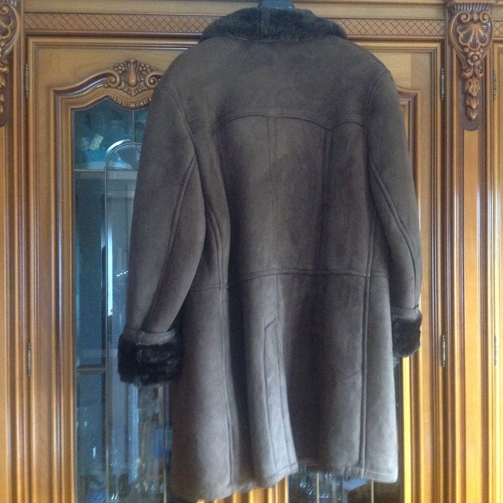 Magnifique 3/4 en mouton retourn&eacute; . Vtements