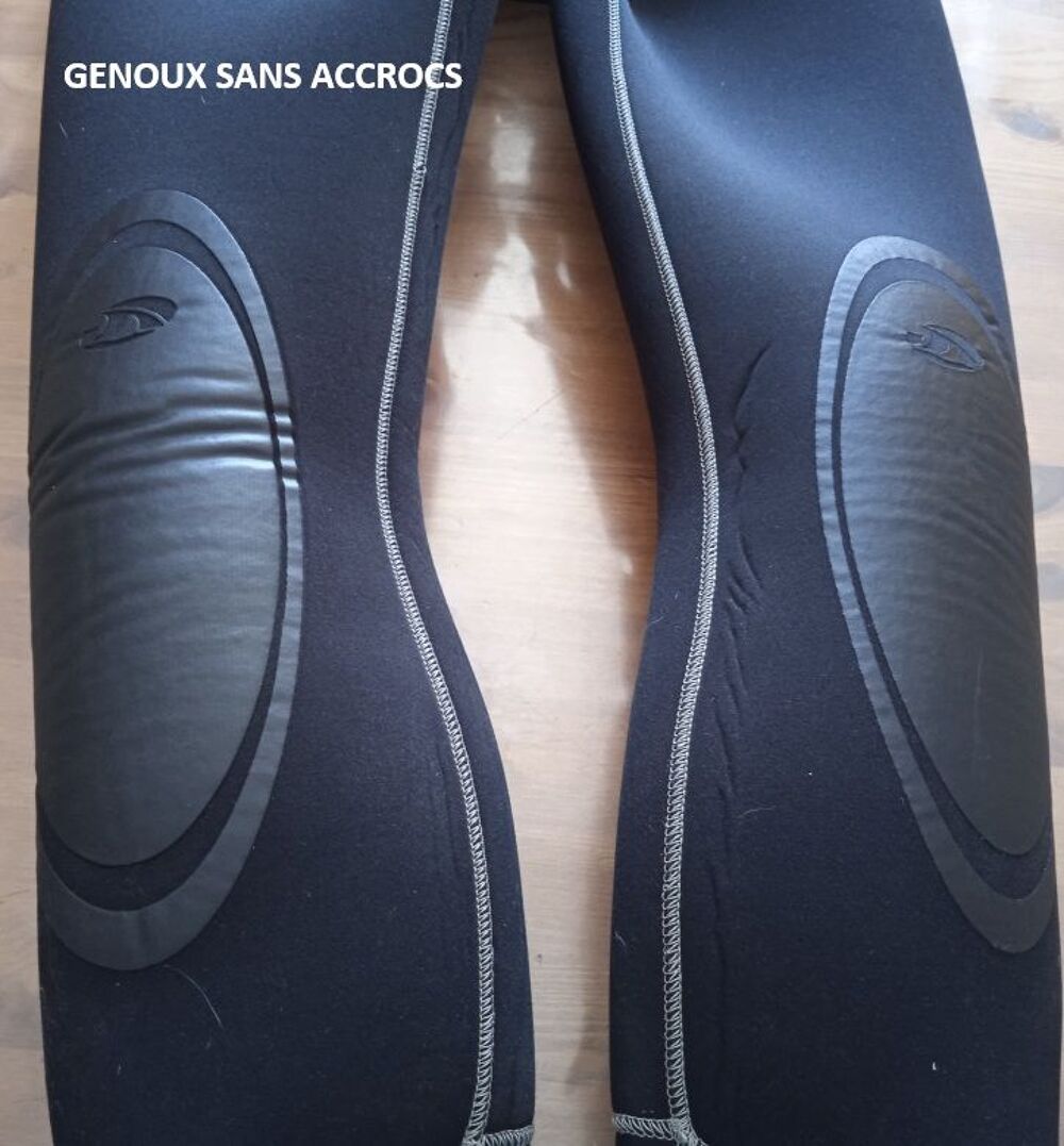 Tenue de plong&eacute;e 2 pi&egrave;ces veste zipp&eacute;e. 
Sports