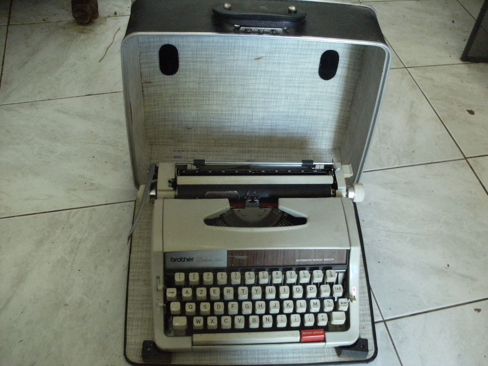 machine a ecrire BROTHER de luxe 1510 (automatique) 