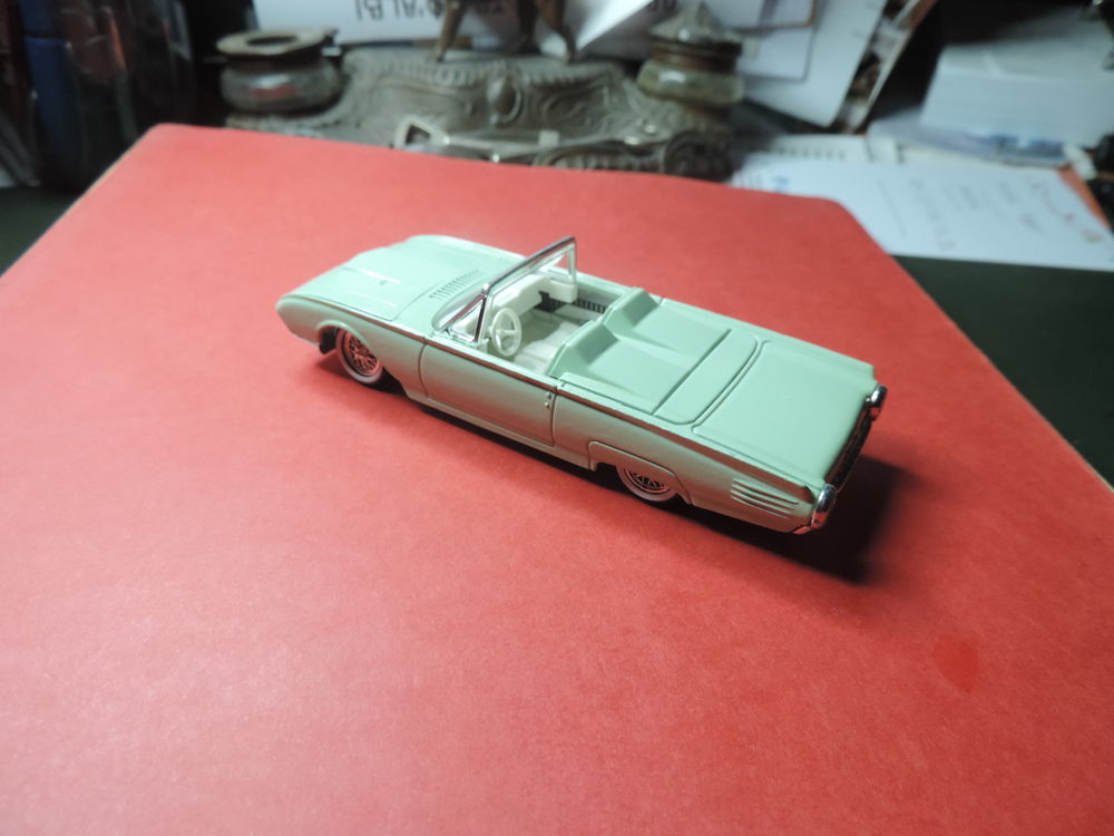 SOLIDO - FORD THUNDERBIRD 1961 - Echelle : 1/43 &egrave;me. 