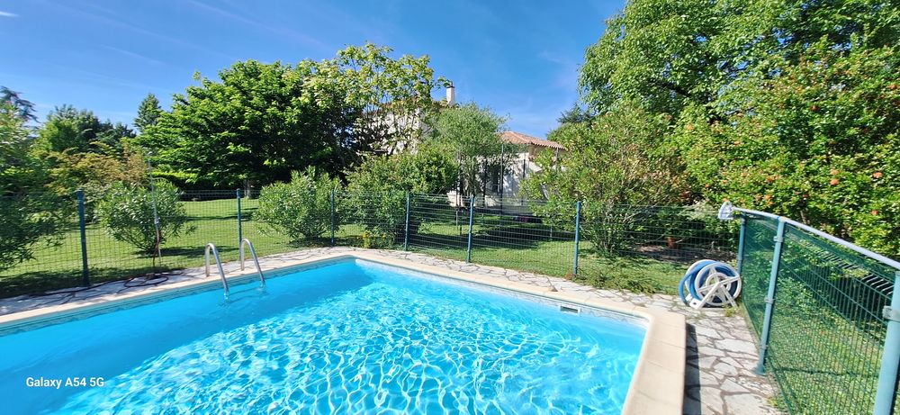 Vente Maison Maison d'architecte 190 m² avec piscine et terrain 2490 m2 Foulayronnes