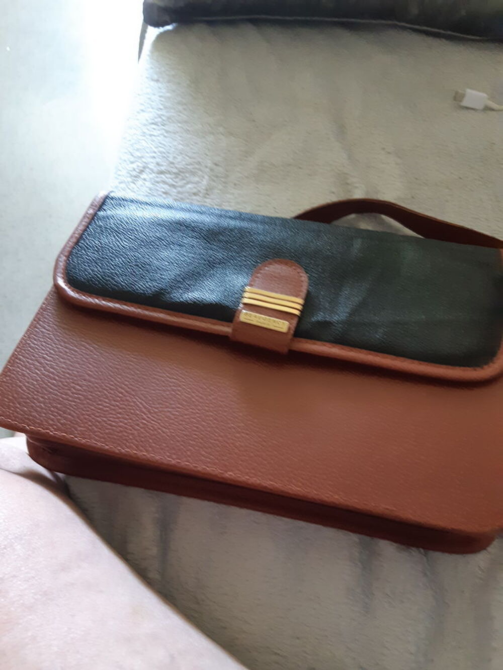 Sac &agrave; main marque Versace tout cuir Maroquinerie
