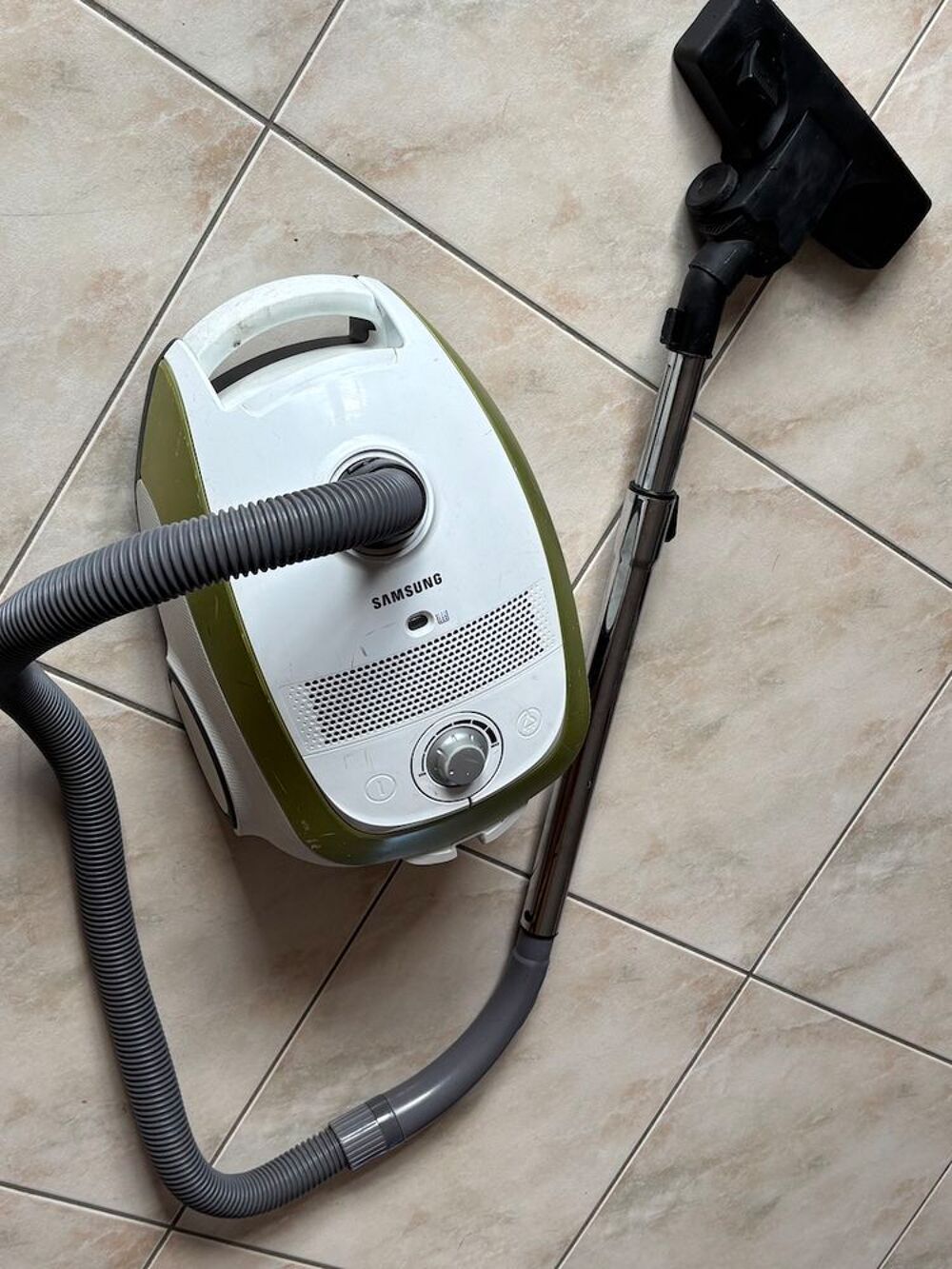 ASPIRATEUR TRAINEAU SAMSUNG
Electroménager