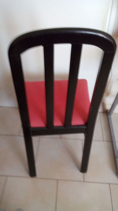 4 chaises 
structure bois massif 
0 Montauban (82)