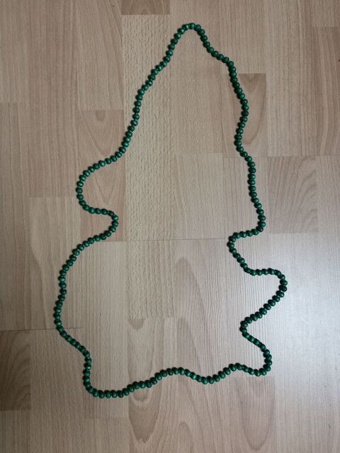 Collier vert sans marque, jamais porté. 8 Villemomble (93)