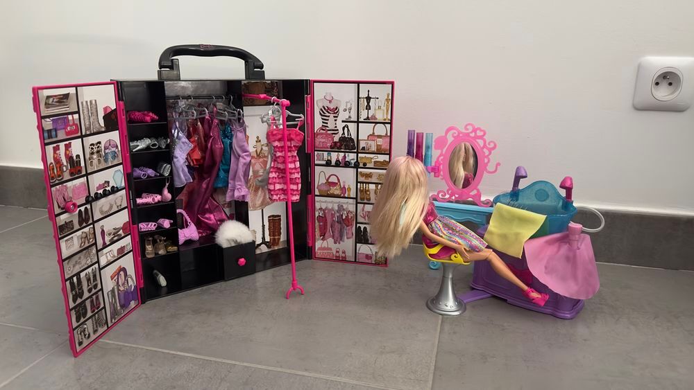 "Le dressing de Barbie" et "Le salon de coiffure de Barbie" Jeux / jouets