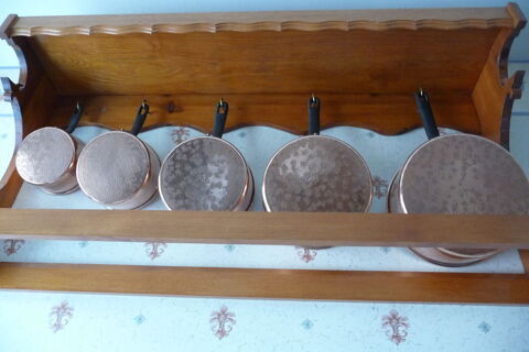 PRESENTOIR AVEC 5 CASSEROLES EN CUIVRE 75 Beynost (01)