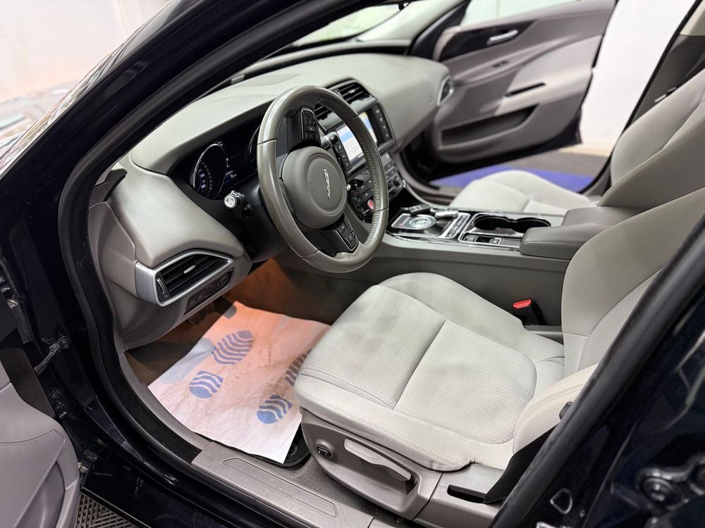 XE 2.0 D - 180 ch BVA Pure 2015 occasion 69120 Vaulx-en-Velin