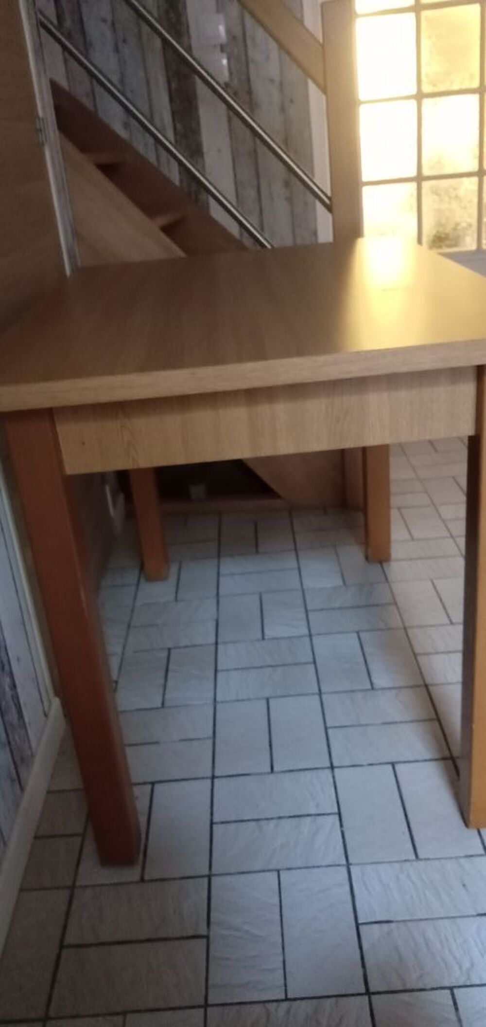 Table et 4 chaises en bois Meubles